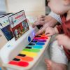 BABY EINSTEIN Fa zenélő játék zongora Together in Tune Piano™ Connected Magic Touch™ HAPE  - 12hó+