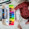 BABY EINSTEIN Fa zenélő játék zongora Together in Tune Piano™ Connected Magic Touch™ HAPE  - 12hó+