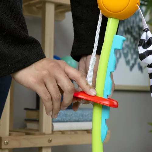 Baby Einstein Ugráló/Tevékenységi központ 2 az 1-ben Curiosity Cove™ 6 hónapos kortól 11 kg-ig