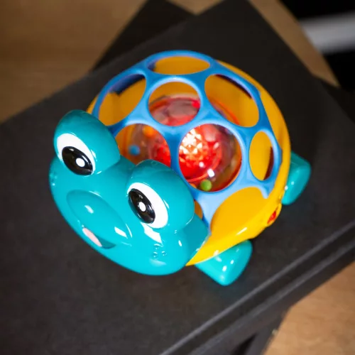 OBALL Autó és csörgő, 2in1 Curious Car, teknős, Neptune™, 3 hó+